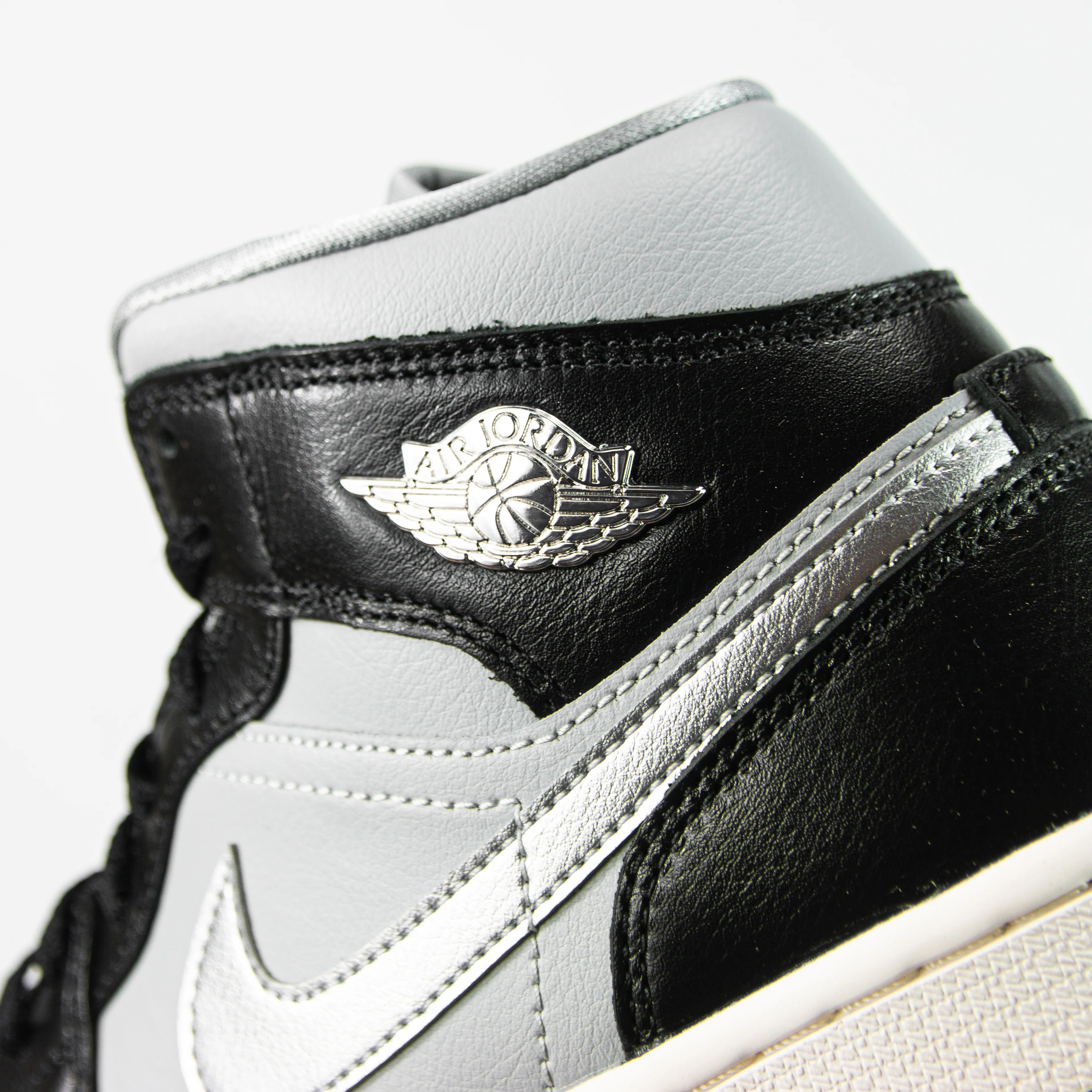Wmns Air Jordan 1 Mid SE (Black/Metallic Silver) - Image 5